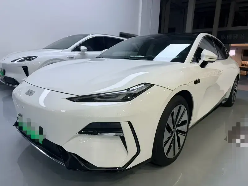 2024 Geely Galaxy E8 с пробегом 30 000 км