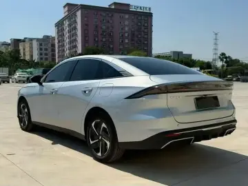 2025 Geely Galaxy L6 с пробегом 13 000 км