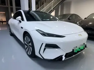 2024 Geely Galaxy E8 с пробегом 30 000 км