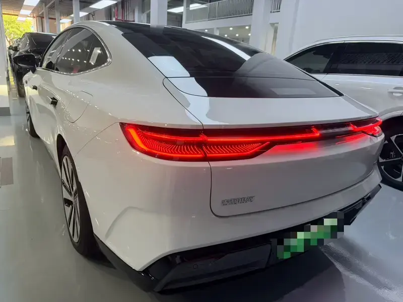 2024 Geely Galaxy E8 с пробегом 30 000 км