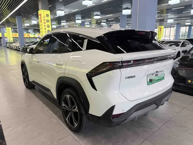 2025 Geely Galaxy L7 с пробегом 22 000 км