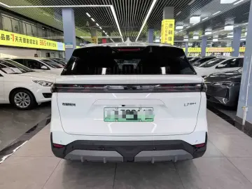 2025 Geely Galaxy L7 с пробегом 22 000 км