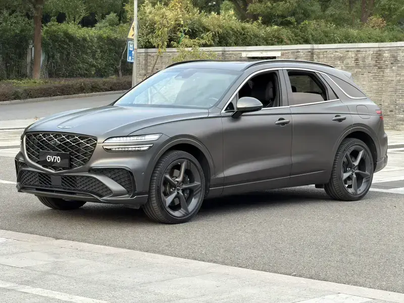 2025 Genesis GV70 с пробегом 30 000 км