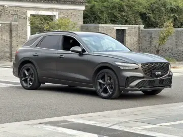 2025 Genesis GV70 с пробегом 30 000 км