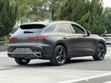 2025 Genesis GV70 с пробегом 30 000 км