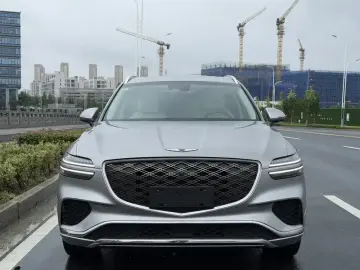 2025 Genesis GV70 с пробегом 6 000 км