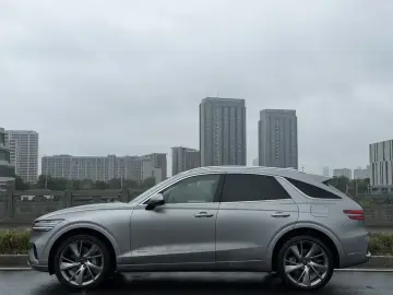 2025 Genesis GV70 с пробегом 6 000 км