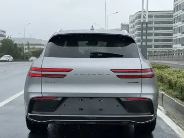 2025 Genesis GV70 с пробегом 6 000 км