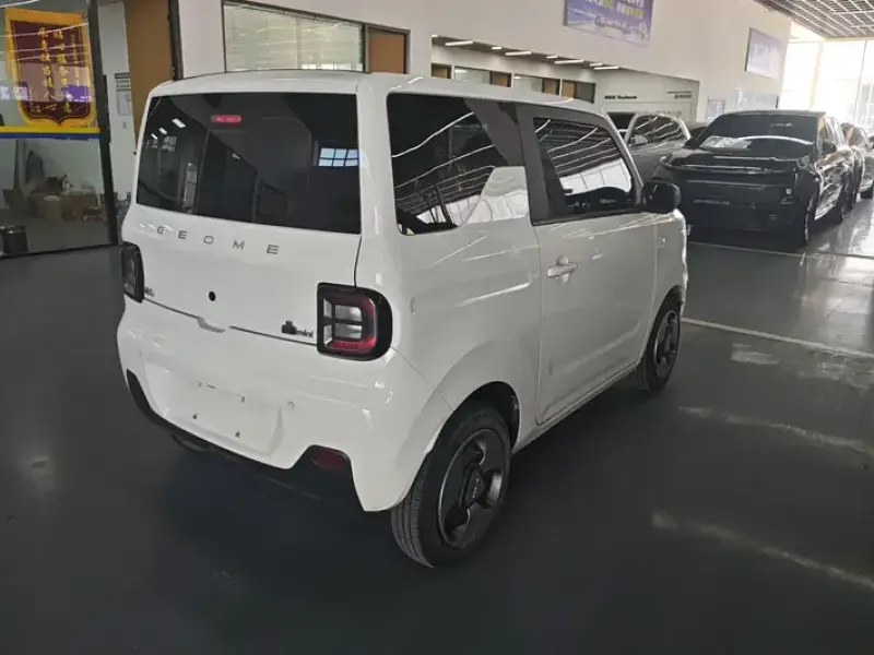 2023 Geely Panda с пробегом 27 000 км