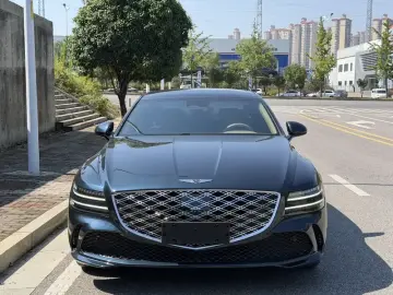 2024 Genesis G80 с пробегом 15 000 км