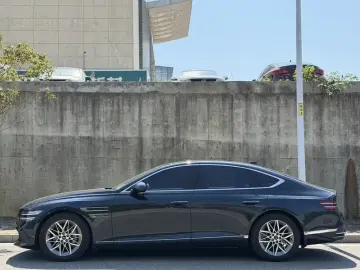 2024 Genesis G80 с пробегом 15 000 км
