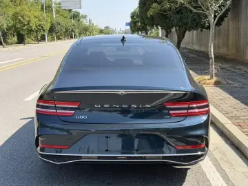 2024 Genesis G80 с пробегом 15 000 км