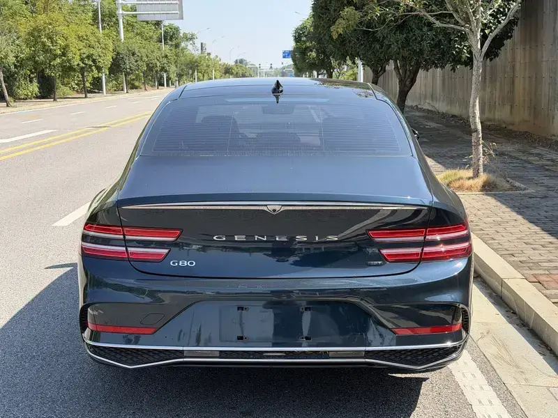 2024 Genesis G80 с пробегом 15 000 км
