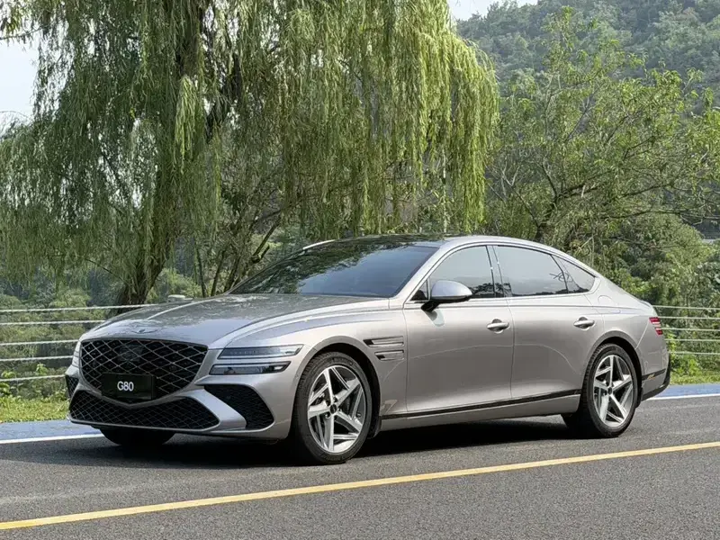 2024 Genesis G80 с пробегом 15 000 км