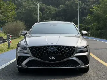 2024 Genesis G80 с пробегом 15 000 км