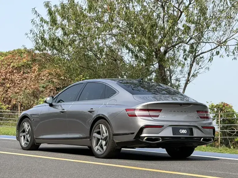 2024 Genesis G80 с пробегом 15 000 км