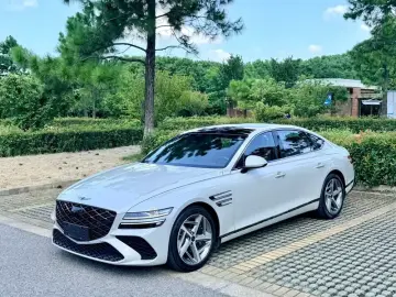 2024 Genesis G80 с пробегом 20 000 км