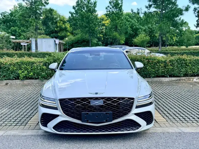 2024 Genesis G80 с пробегом 20 000 км
