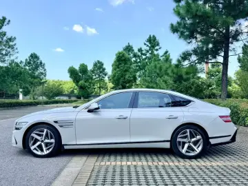 2024 Genesis G80 с пробегом 20 000 км