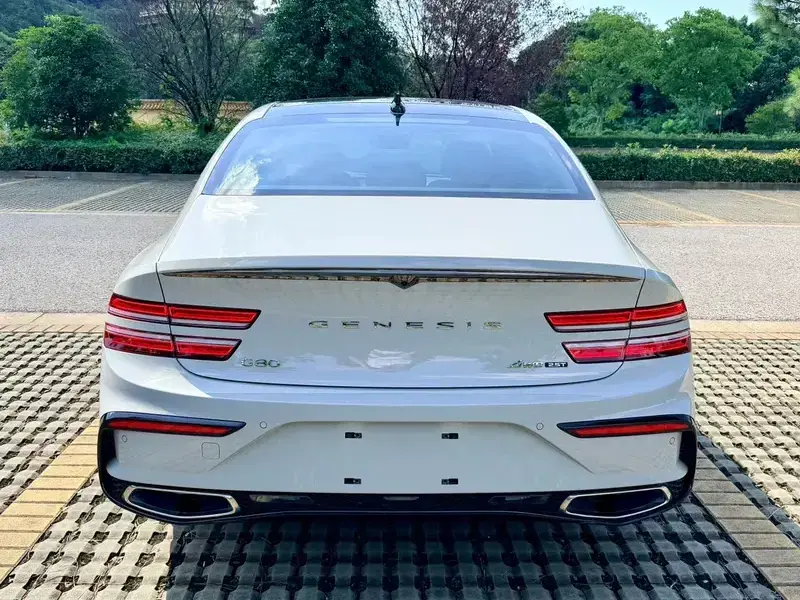2024 Genesis G80 с пробегом 20 000 км