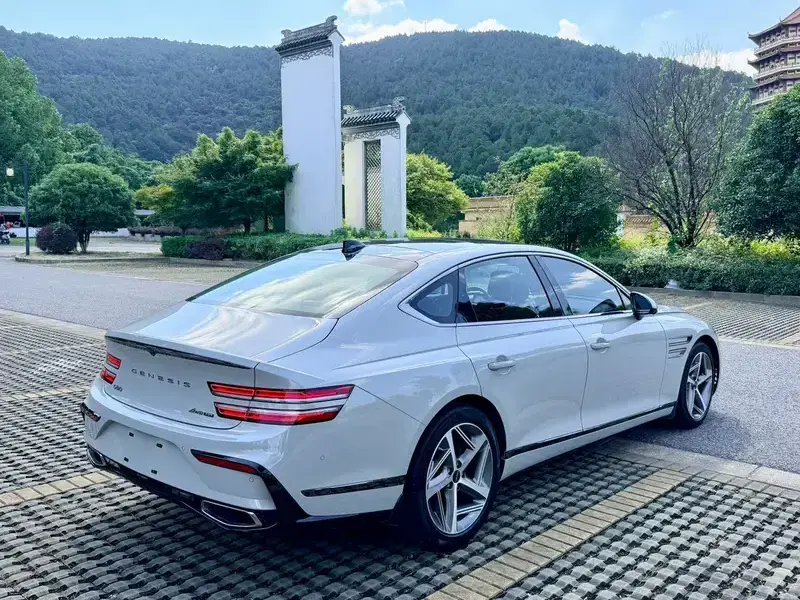 2024 Genesis G80 с пробегом 20 000 км