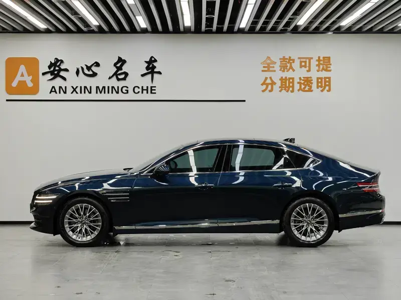 2023 Genesis G80 с пробегом 12 000 км