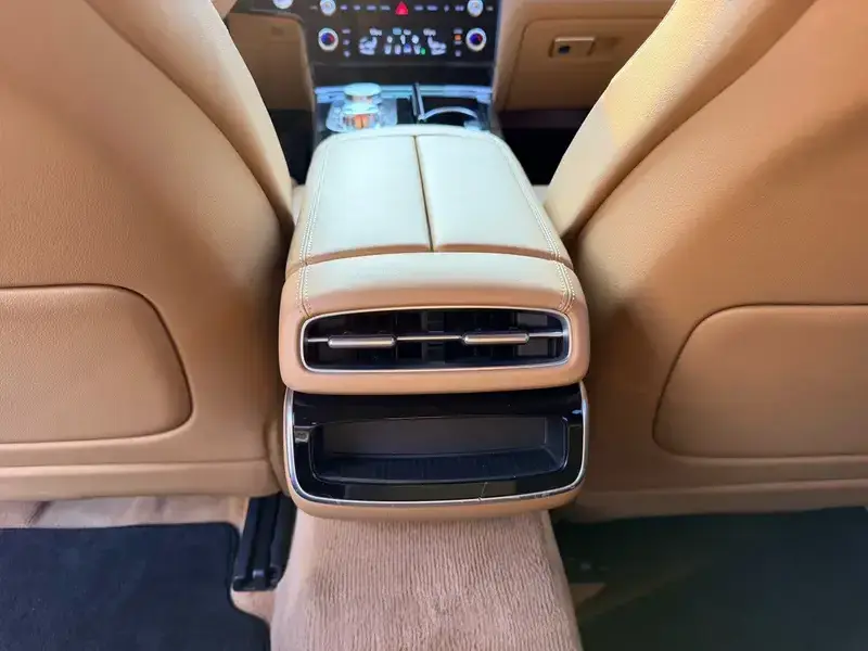 2024 Genesis G80 с пробегом 39 000 км