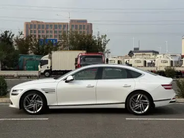 2024 Genesis G80 с пробегом 11 000 км