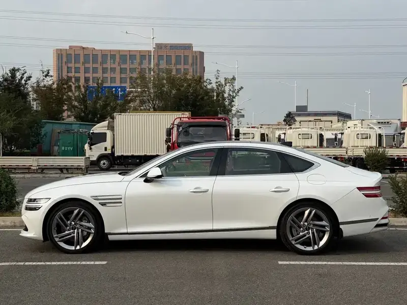 2024 Genesis G80 с пробегом 11 000 км