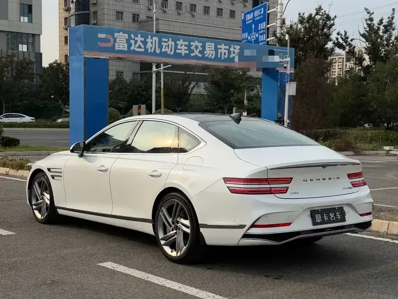 2024 Genesis G80 с пробегом 11 000 км