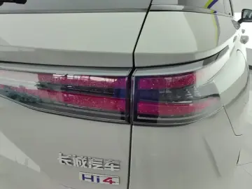 2025 Haval Xiaolong Max с пробегом 14 000 км