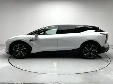 2022 HiPhi X с пробегом 26 200 км