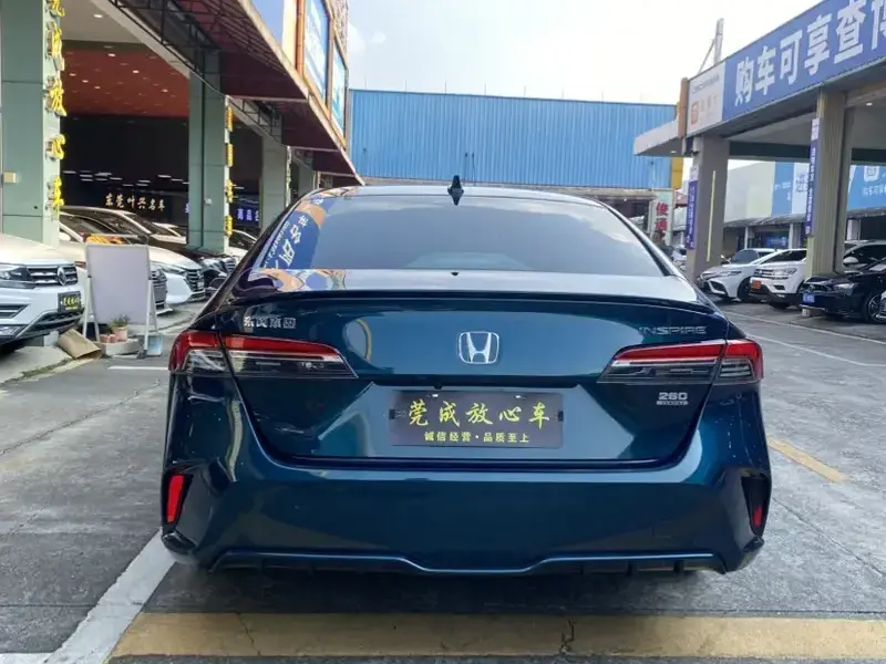 2025 Honda Inspire с пробегом 4 000 км