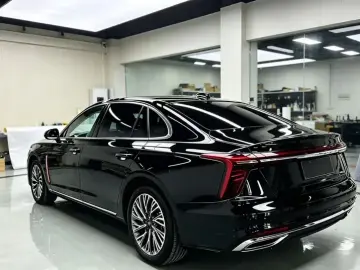 2023 Hongqi H5 с пробегом 26 000 км