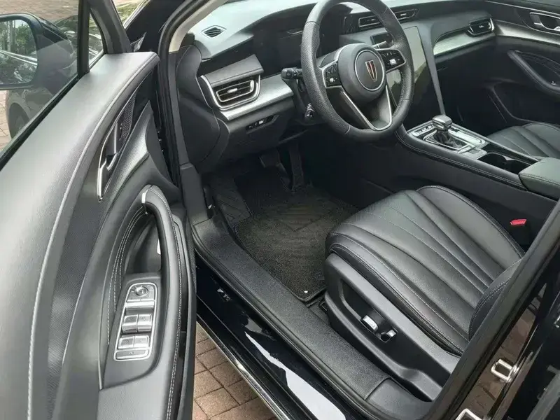 2024 Hongqi H5 с пробегом 30 000 км