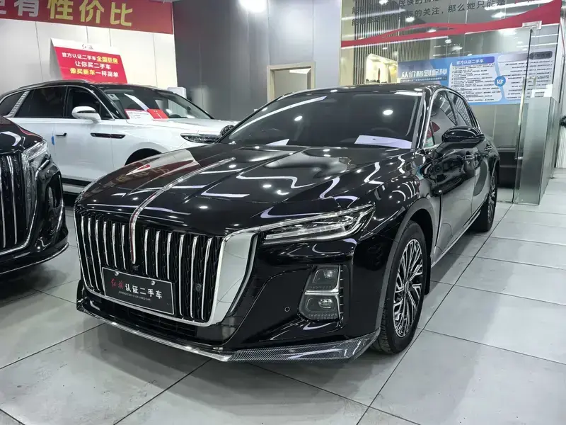 2025 Hongqi H5 с пробегом 5 000 км