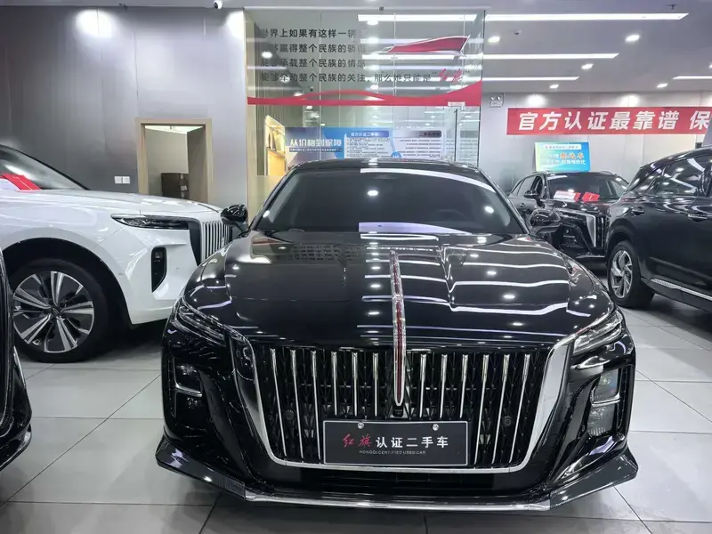 2025 Hongqi H5 с пробегом 5 000 км