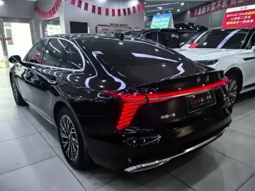 2025 Hongqi H5 с пробегом 5 000 км