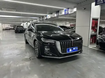 2025 Hongqi H5 с пробегом 9 000 км