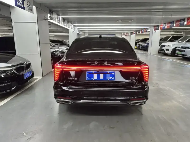2025 Hongqi H5 с пробегом 9 000 км