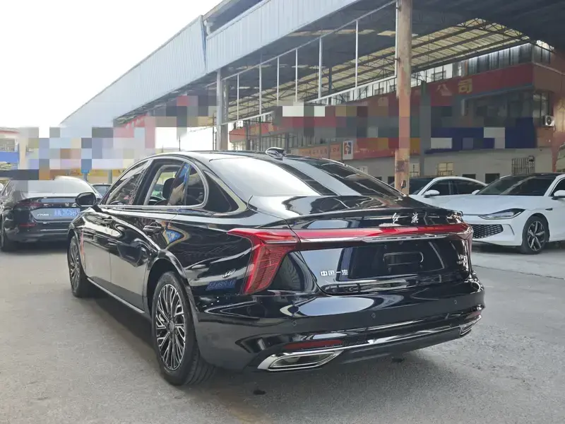 2025 Hongqi H5 с пробегом 8 100 км