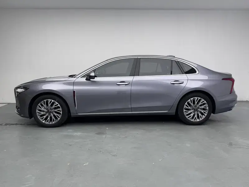 2023 Hongqi H5 с пробегом 18 800 км
