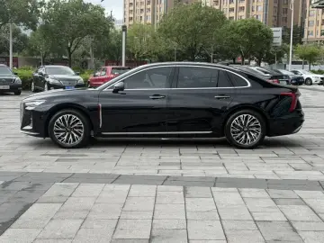 2024 Hongqi H5 с пробегом 17 000 км