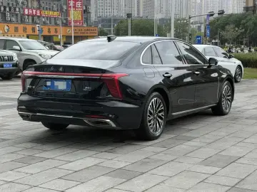 2024 Hongqi H5 с пробегом 17 000 км