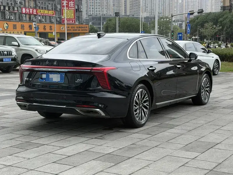 2024 Hongqi H5 с пробегом 17 000 км