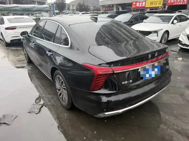 2024 Hongqi H5 с пробегом 12 000 км