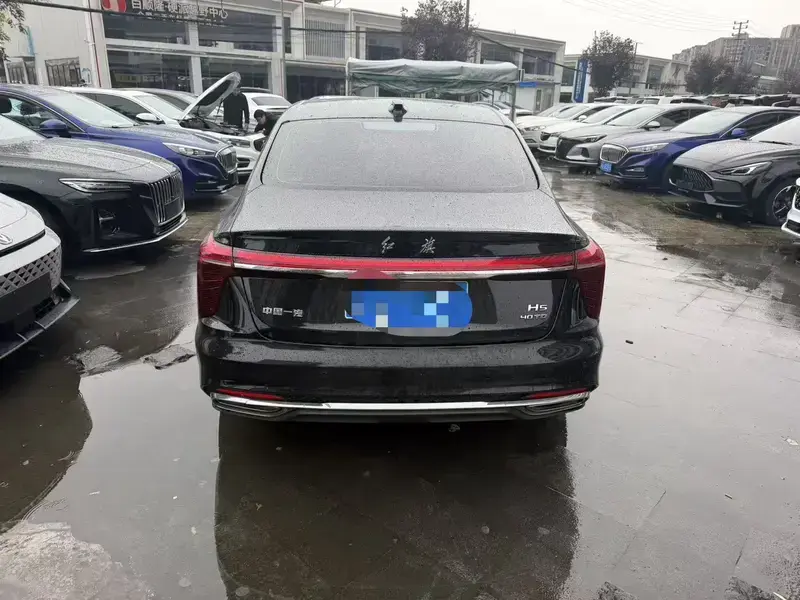 2024 Hongqi H5 с пробегом 12 000 км