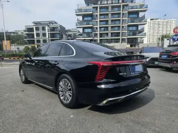 2023 Hongqi H5 с пробегом 73 000 км