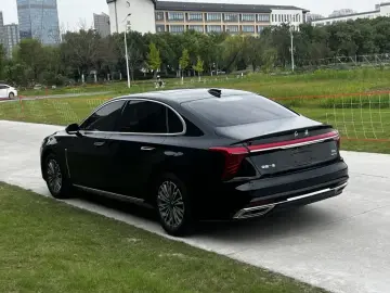 2023 Hongqi H5 с пробегом 60 000 км