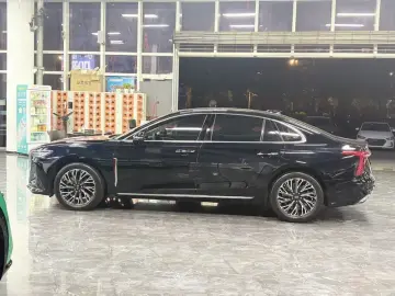 2023 Hongqi H5 с пробегом 28 000 км